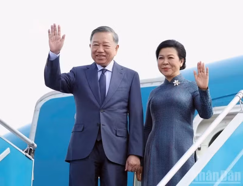 越共中央总书记、国家主席苏林偕夫人启程对俄罗斯进行国事访问。（图片来源：越通社）