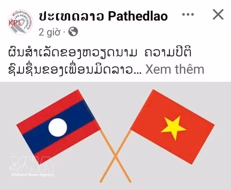 老挝国家通讯社《巴特寮报》在头版刊登关于越南发展成就与老越特殊关系的文章。（图片来源：越通社）