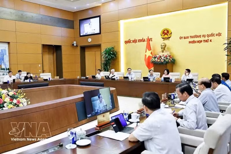 国会主席陈青敏在7月15日上午的国会常务委员会第四次会议上发表讲话。（图片来源：越通社）
