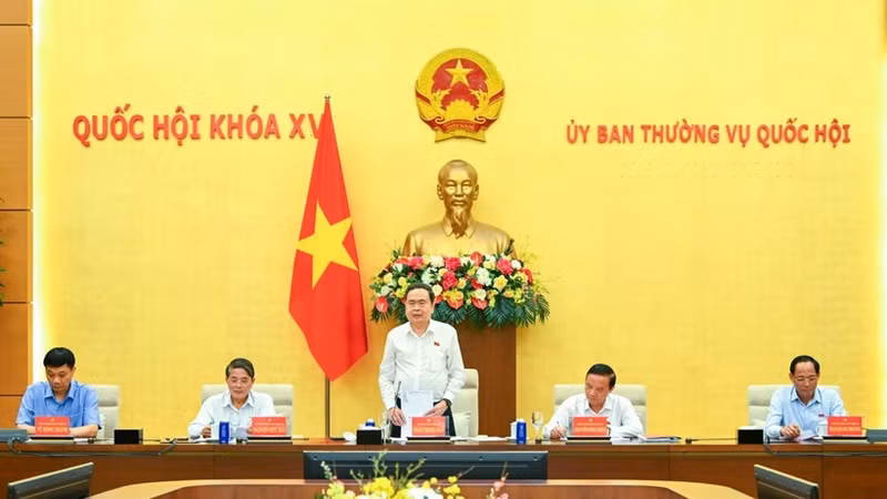 越南国会主席陈青敏在会上发表讲话。（维 灵摄）