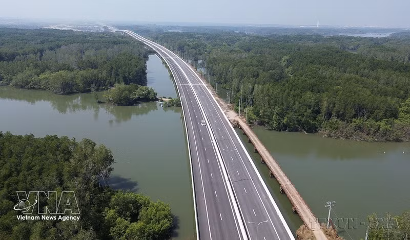 槟沥—隆城高速公路。