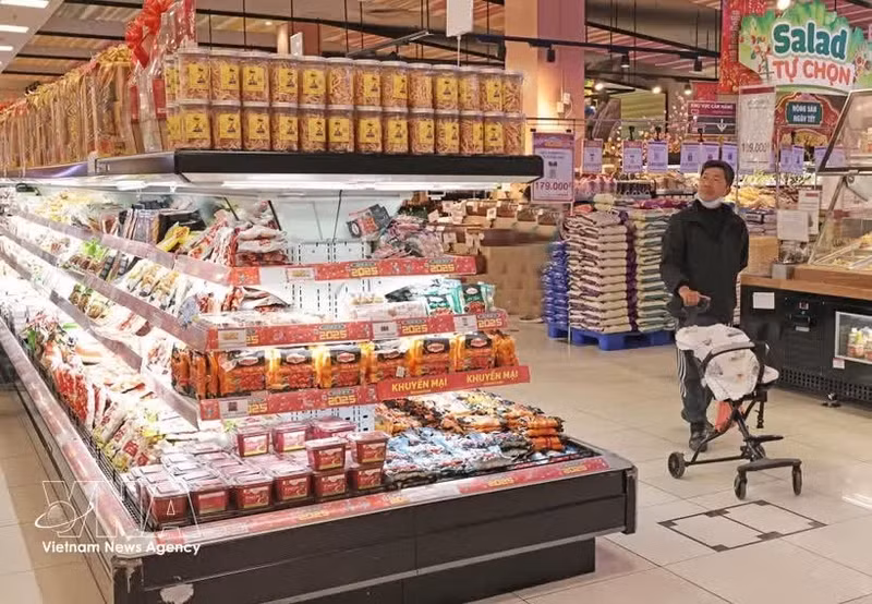 永旺超市（AEON）内摆放的丰富商品。（图片来源：越通社）
