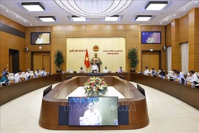 vna-potal-chu-tich-quoc-hoi-phat-bieu-be-mac-phien-hop-thu-49-uy-ban-thuong-vu-quoc-hoi-stand-1.jpg