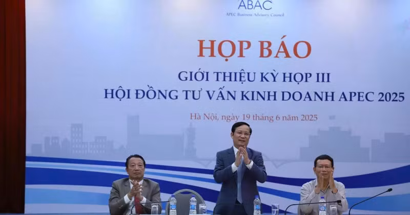 2025年亚太经合组织工商咨询理事会第三次会议记者会。（图片来源：越通社）