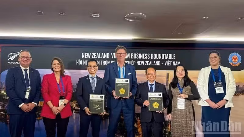 越南航空与西贡旅游集团、尊尚酒店集团强强联手，共同推动越南与新西兰旅游发展。（图片来源：段风 摄）