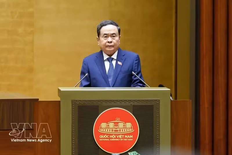 越南国会主席陈青敏主持会议。（图片来源：越通社）
