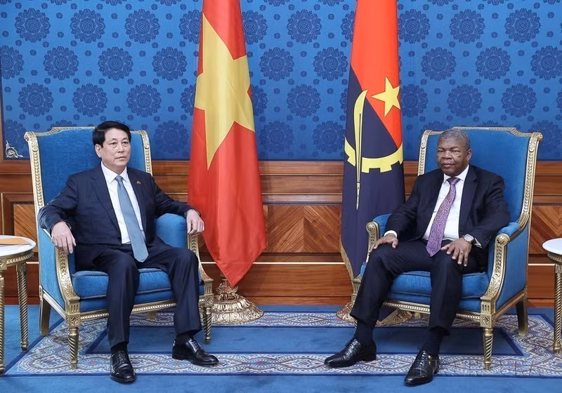 12-chu-tich-nuoc-luong-cuong-hoi-dam-voi-tong-thong-angola-joao-manuel-goncalves-lourenco-trong-chuyen-tham-cap-nha-nuoc-toi-cong-hoa-angola.jpg
