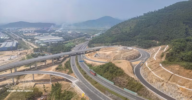 岘港市加强交通基础设施建设。