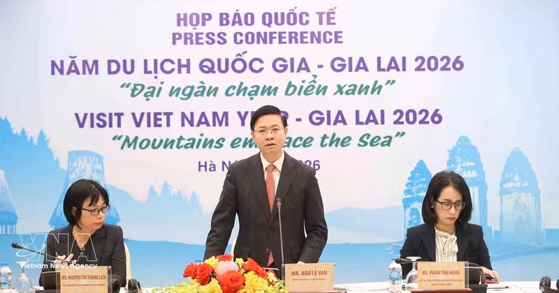 越南外交部与嘉莱省人民委员会在河内联合举行国际媒体吹风会。