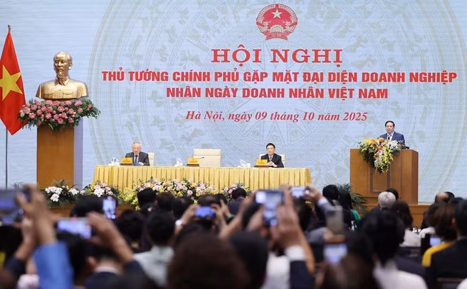 vna-potal-thu-tuong-gap-mat-dai-dien-doanh-nghiep-nhan-ngay-doanh-nhan-viet-nam-8327854.jpg