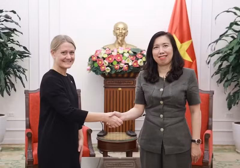 越南外交部副部长黎氏秋姮会见挪威外交部国务秘书阿斯特丽德·贝格莫尔。（图片来源：越南外交部）