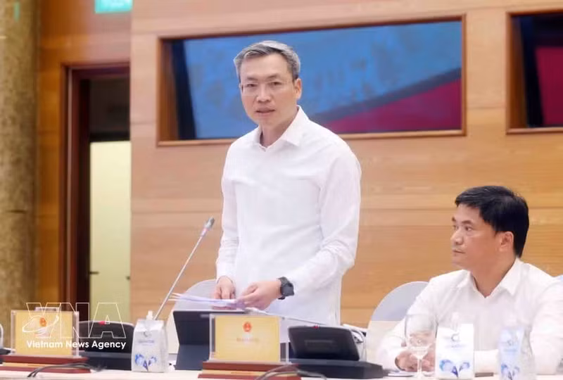 公安部发言人阮国瓒少将在政府例行记者会上回答记者提问。