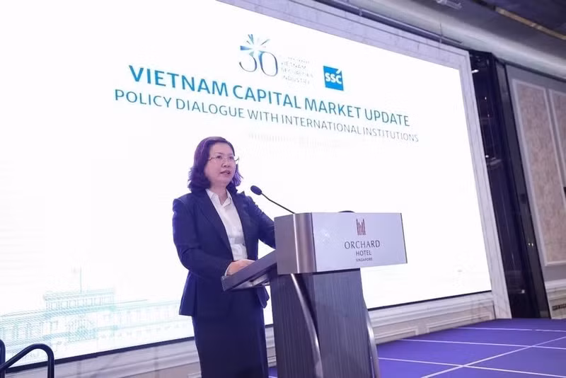 越南国家证券委员会主席武氏真芳在座谈会开幕式上致辞。（图片来源：越通社）