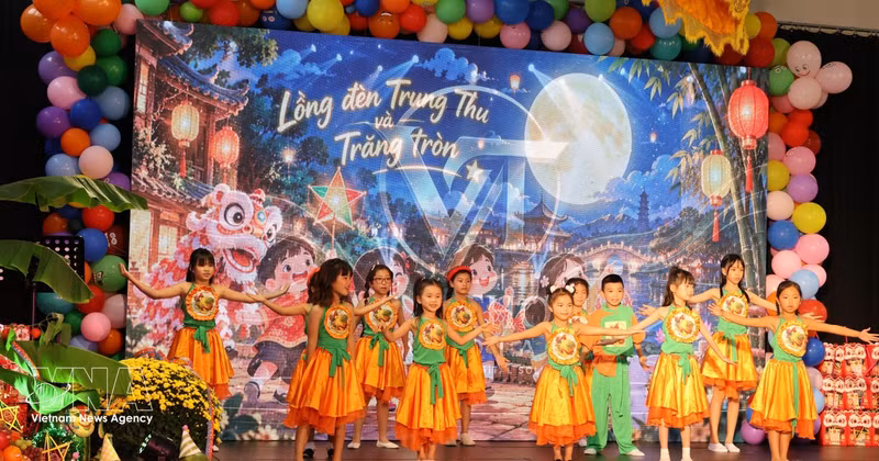 2026年中秋节活动上的表演节目。（图片来源：越通社）