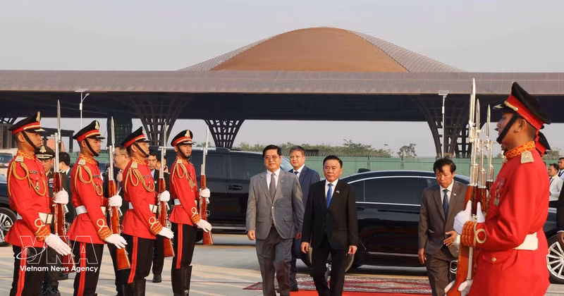 越共中央书记处常务书记陈锦秀离开德崇国际机场，圆满结束了对柬埔寨进行的访问之行。