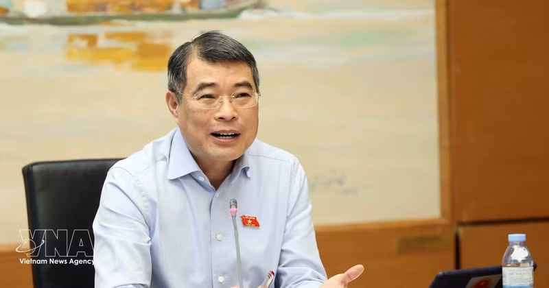 越南政府总理、海防市国会代表黎明兴在国会小组会议上发表讲话。（图片来源：越通社）
