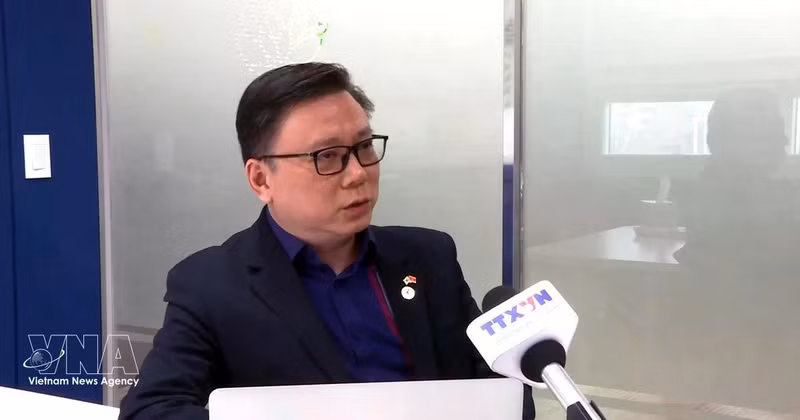 旅韩越南人总会主席陶俊雄接受采访。