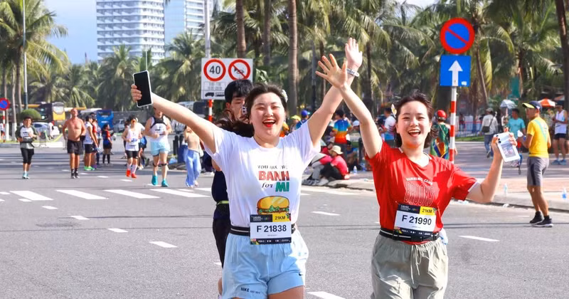 3月22日，2026年岘港国际马拉松赛在岘港市正式开赛。