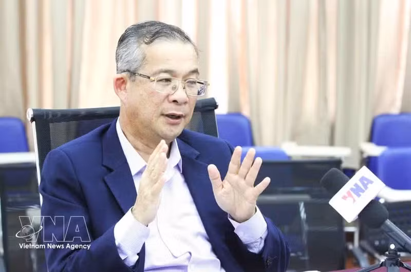柬埔寨金边皇家大学国际与公共政策研究所所长尼克·昌达利斯接受越通社驻东南亚记者的采访。（图片来源：越通社）