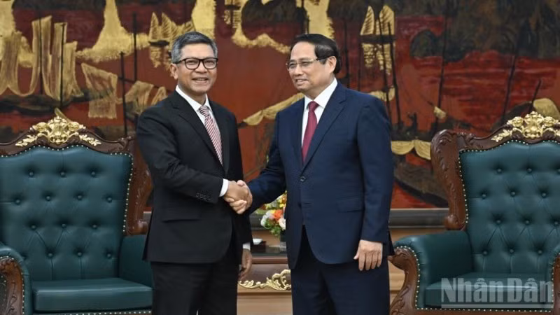 越南政府总理范明正会见印度尼西亚驻越大使丹尼•阿卜迪。
