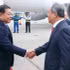 越南国家主席办公厅主任黎庆海前来内排国际机场欢迎缅甸联邦共和国总统敏昂莱偕夫人杜久久拉。
