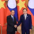 越南国会主席陈青敏会见老挝人民革命党中央书记处常务书记维莱·拉坎丰。（图片来源：越通社）