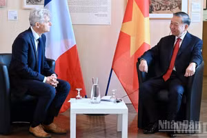 越共中央总书记、国家主席苏林会见法国共产党全国书记法比安·鲁塞尔。