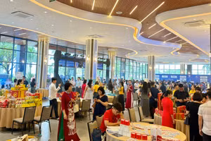 附图：企业和合作社通过社交活动寻求合作和市场拓展的机会。（baodautu.vn）