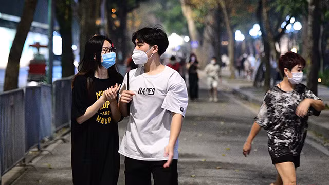 河内正式重新开放还剑湖步行街（组图） ảnh 8