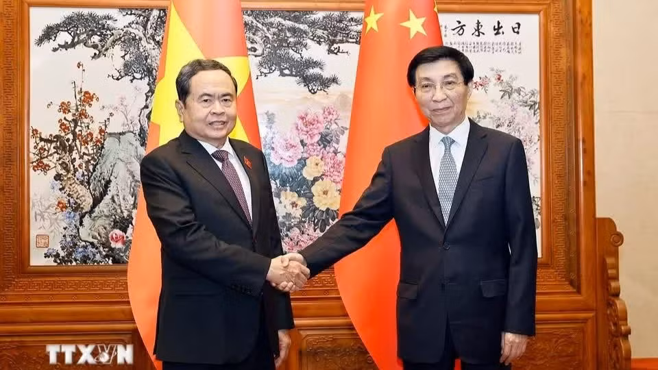越南国会主席陈青敏会见中国全国政协主席王沪宁。