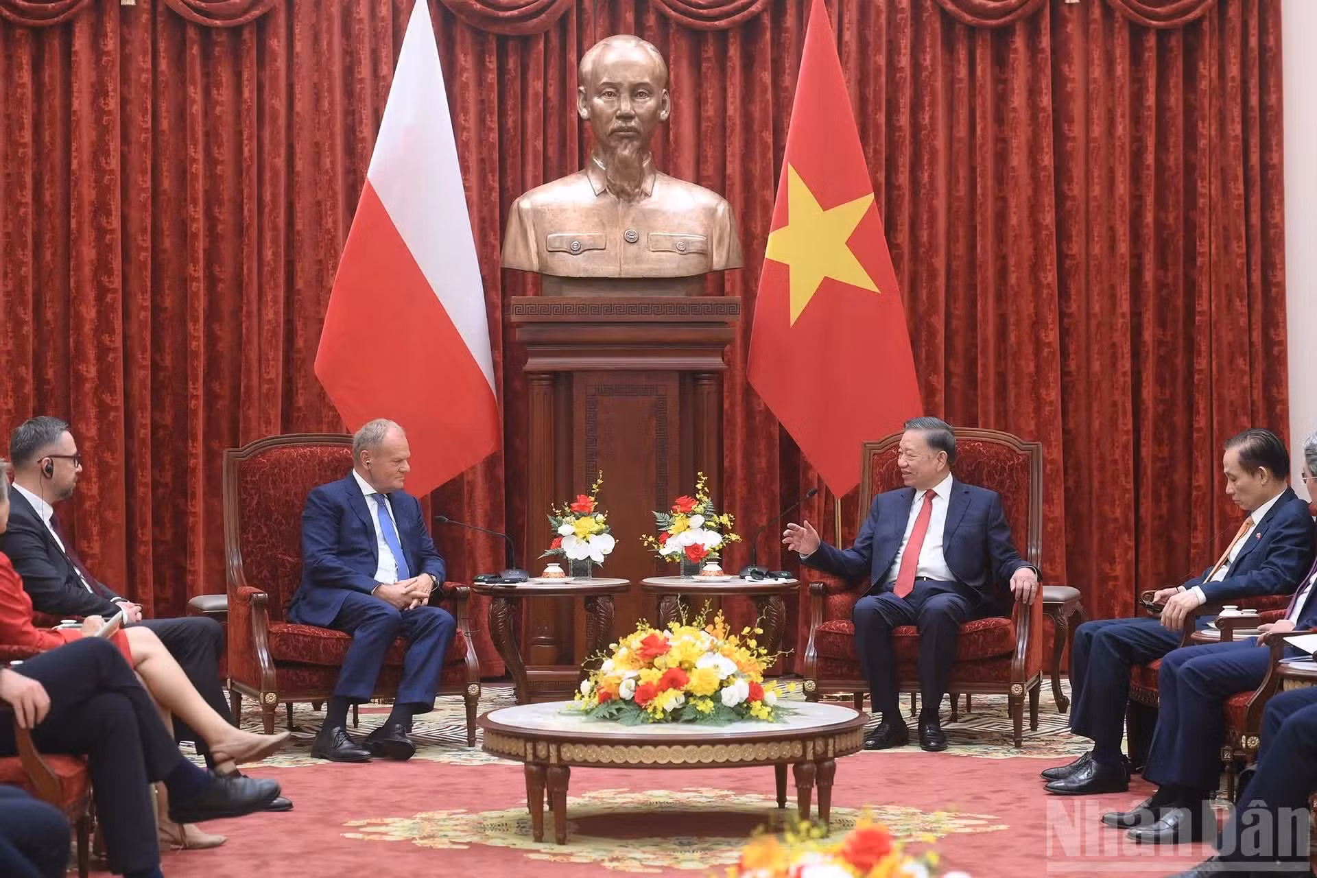 越共中央总书记、国家主席苏林会见波兰共和国总理唐纳德·图斯克。
