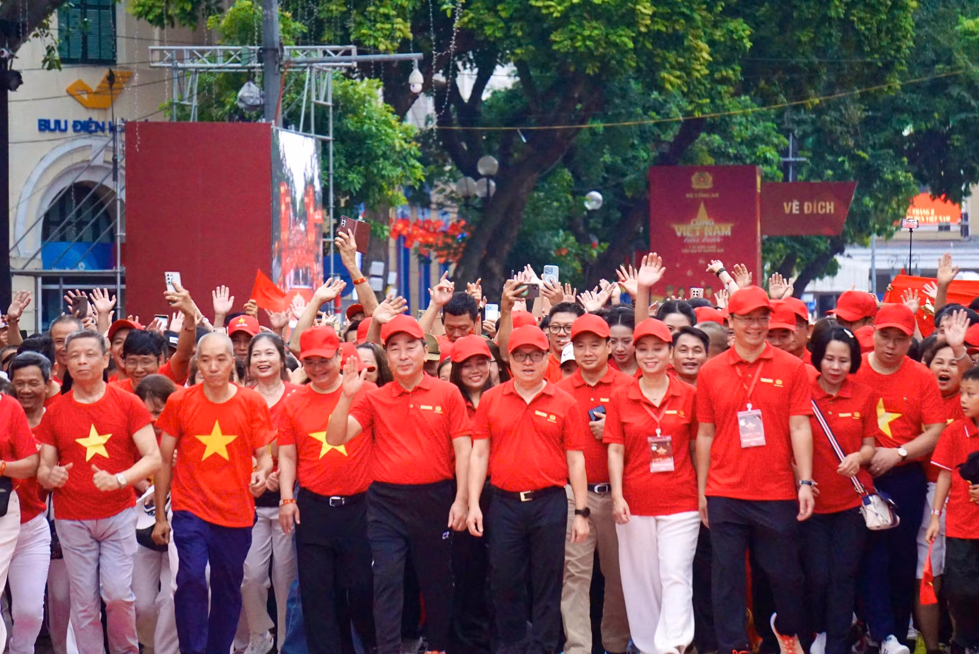 01-hong.jpg
