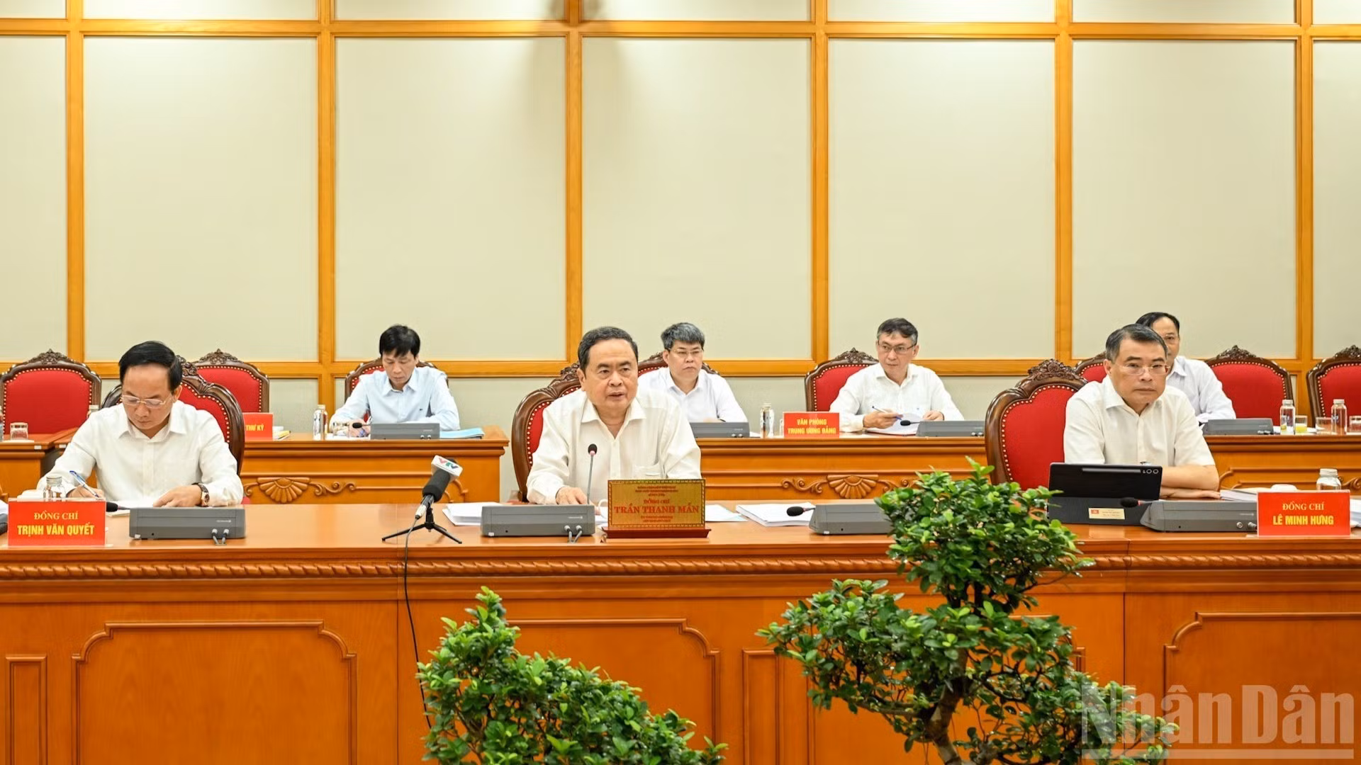 越共中央政治局同庆和省委常委会、义安省委常委会举行工作会议【组图】