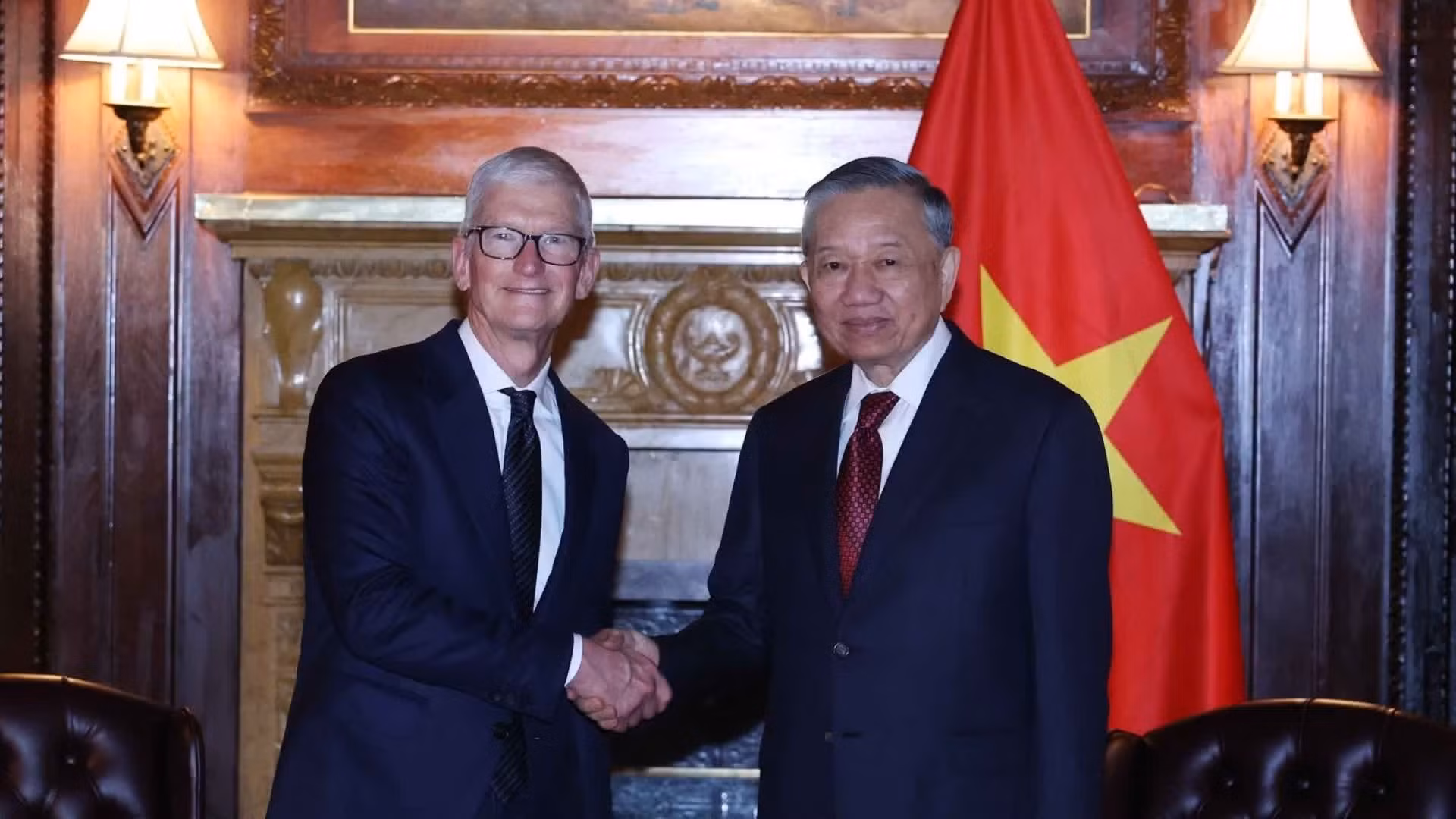 越共中央总书记、国家主席苏林会见苹果公司董事会执行主席蒂姆·库克。