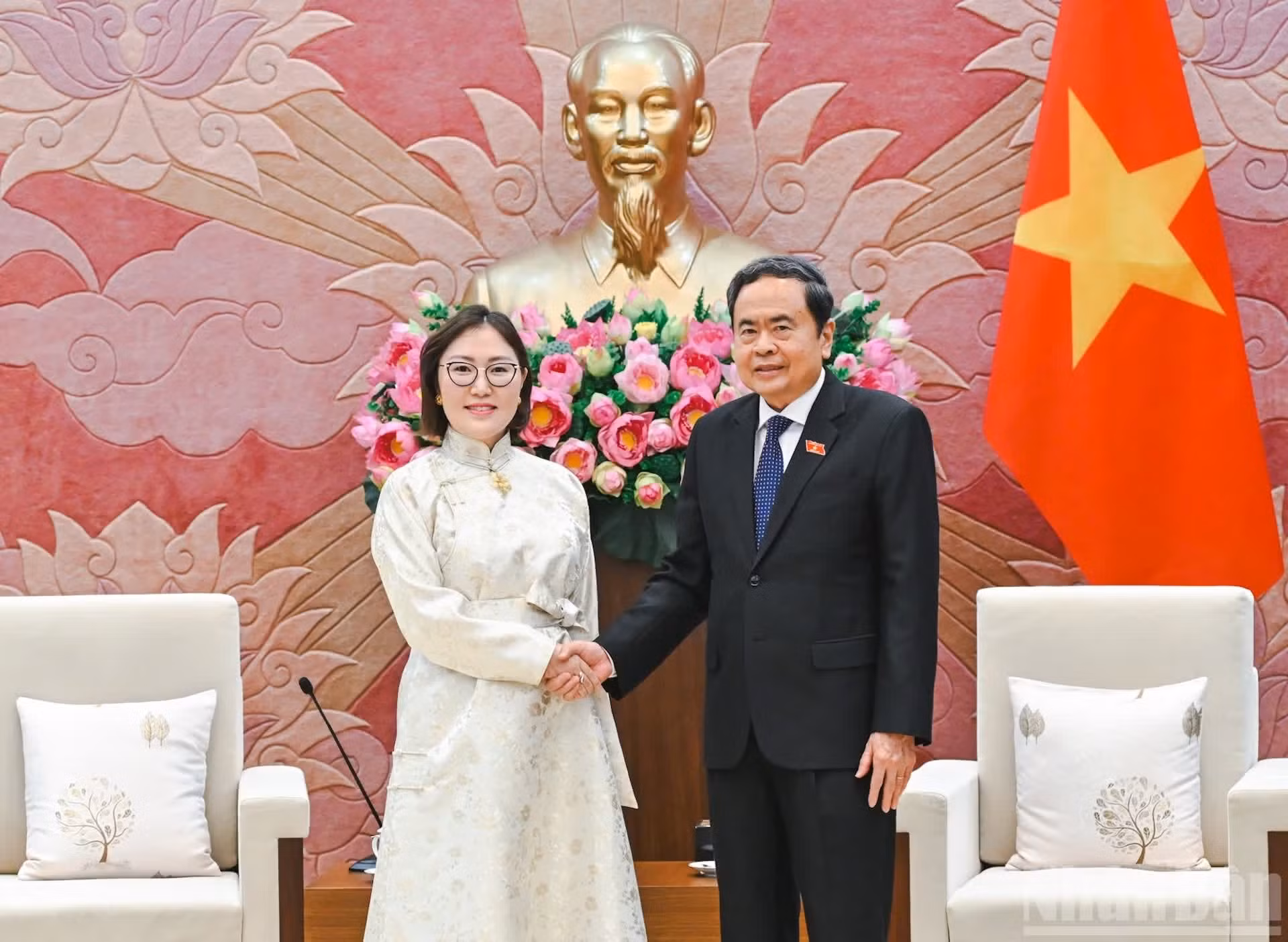 越南国会主席陈青敏会见蒙古国驻越大使冈巴塔尔·胡兰【组图】