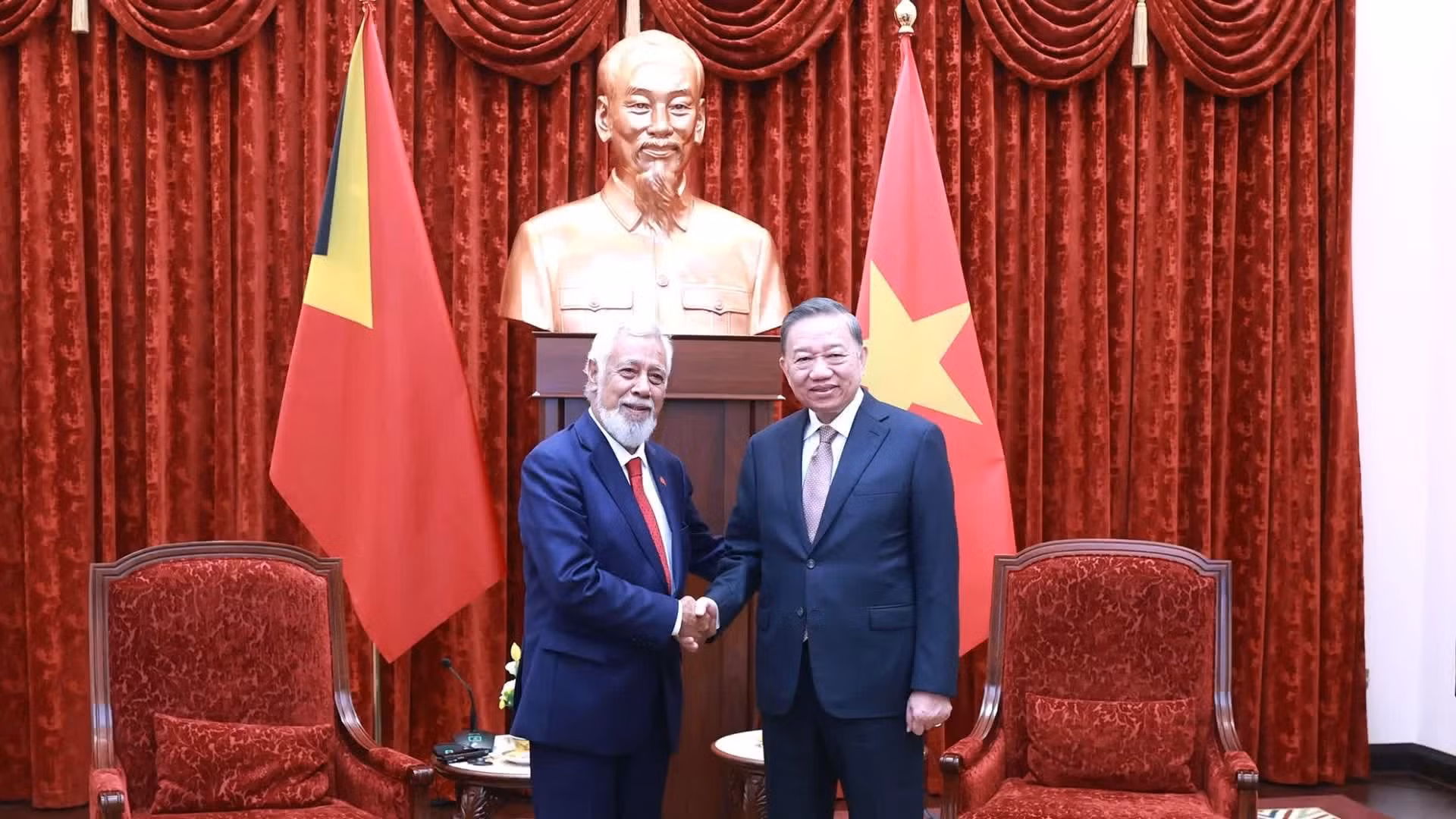 越共中央总书记、国家主席苏林会见东帝汶总理凯·拉拉·夏纳纳·古斯芒。