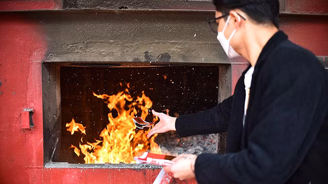 河内人正月十五出去烧香拜佛 祈求平安（组图） ảnh 8