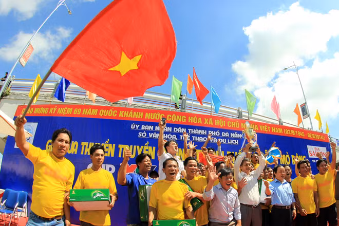 赛龙舟 迎国庆（组图） ảnh 9