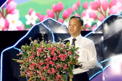宣光省人民委员会副主席杜雄德在开幕式上致辞。