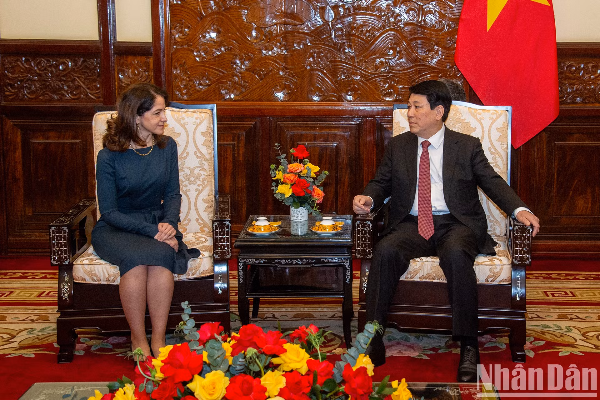 梁强主席会见哥伦比亚共和国驻越大使卡米拉·玛丽亚·波洛·弗洛雷斯。