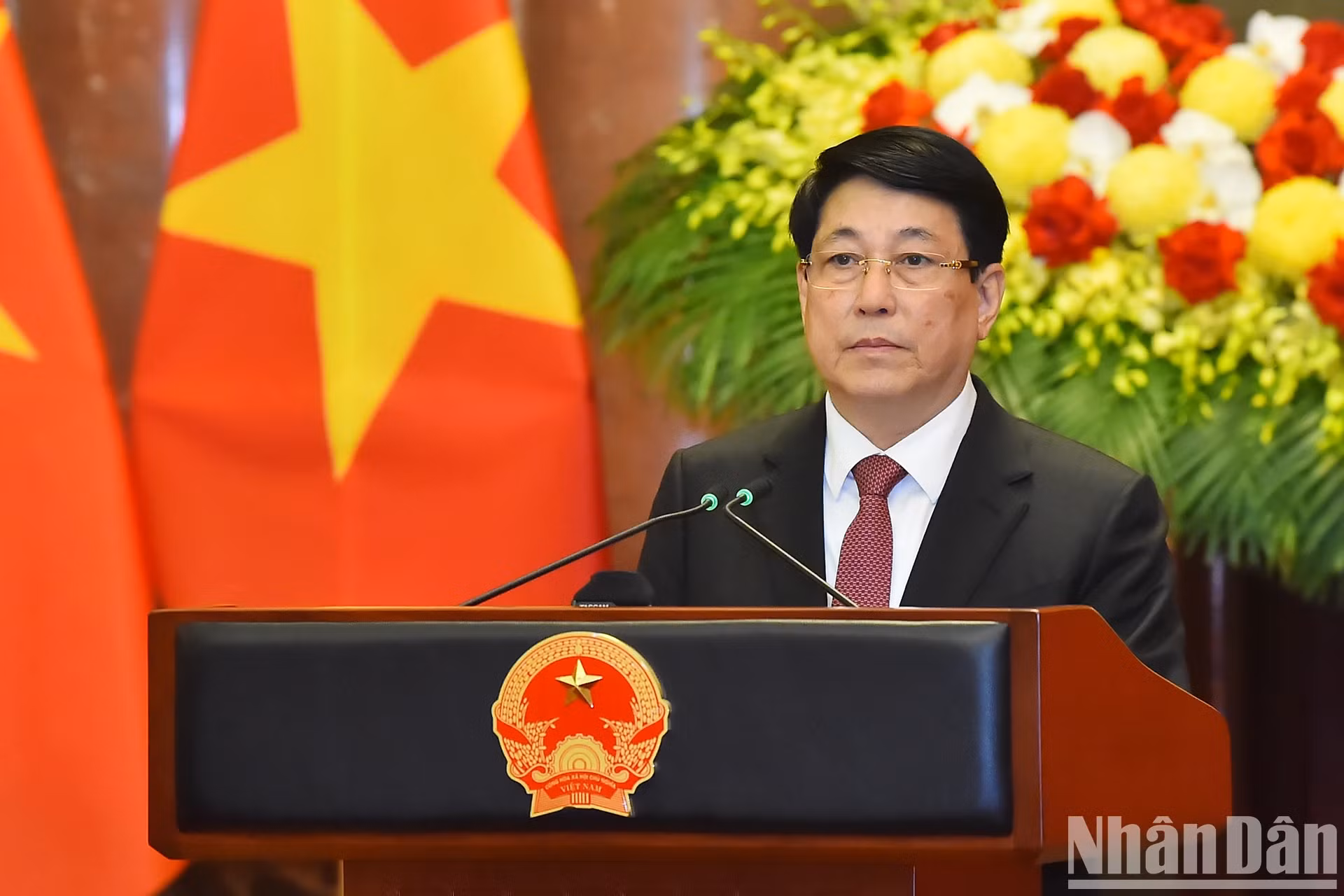 梁强主席在会见中发表讲话。