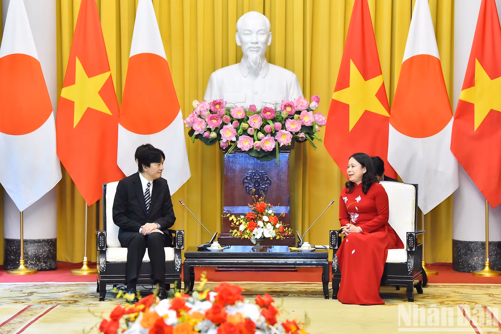越南国家副主席武氏映春与日本皇嗣秋筱宫文仁亲王。