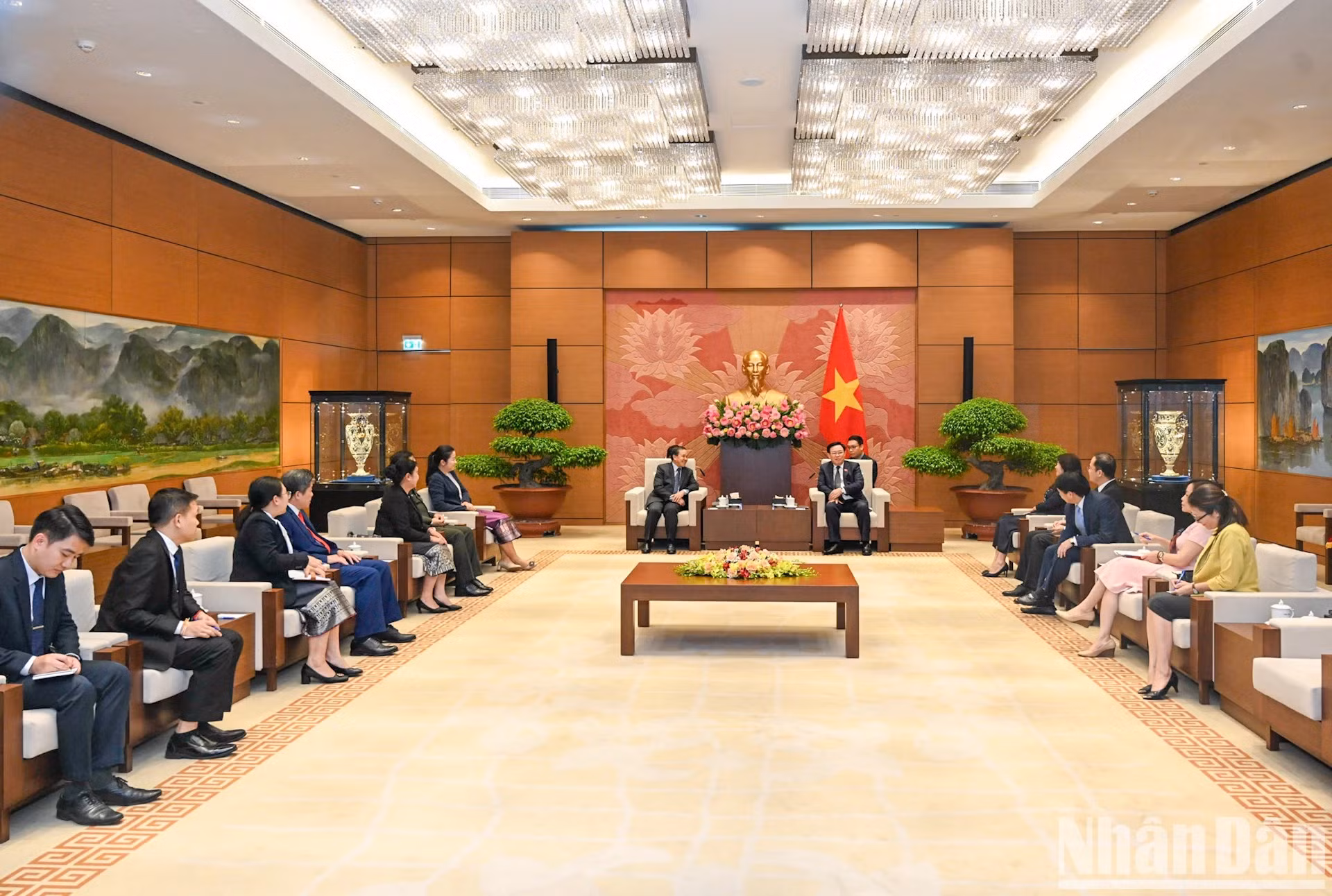 会见场景。
