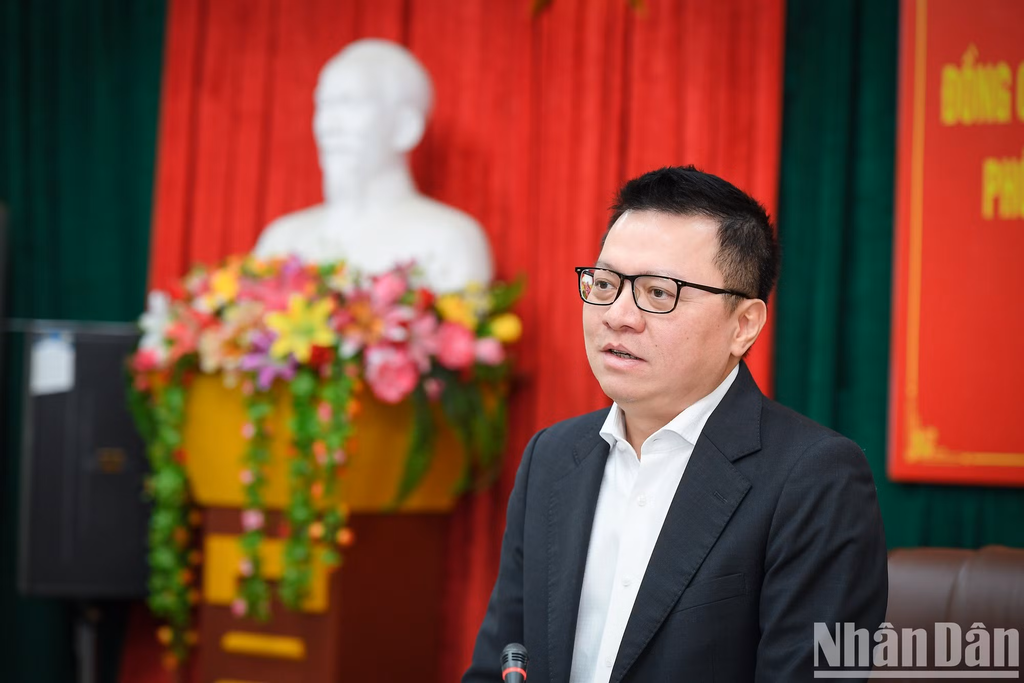 黎国明同志建议省新闻机构提高新闻业务水平，创新报道方式，研究现代新闻业发展趋势，加强内部团结。