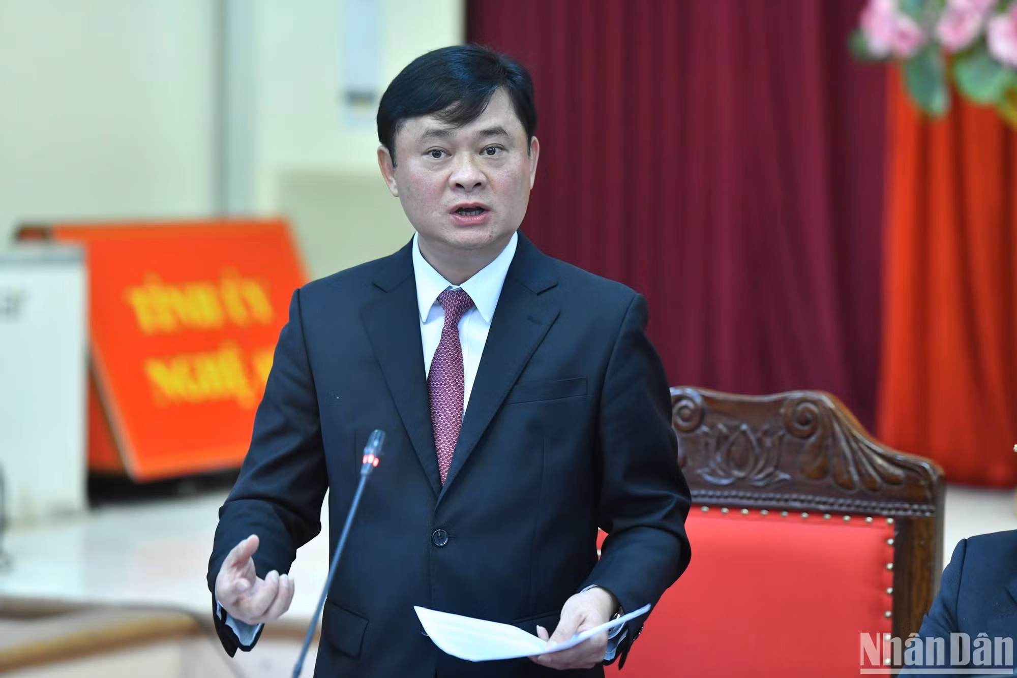 蔡青贵同志感谢《人民报》的陪伴，支持该省推广为贫困人民建房的主张。