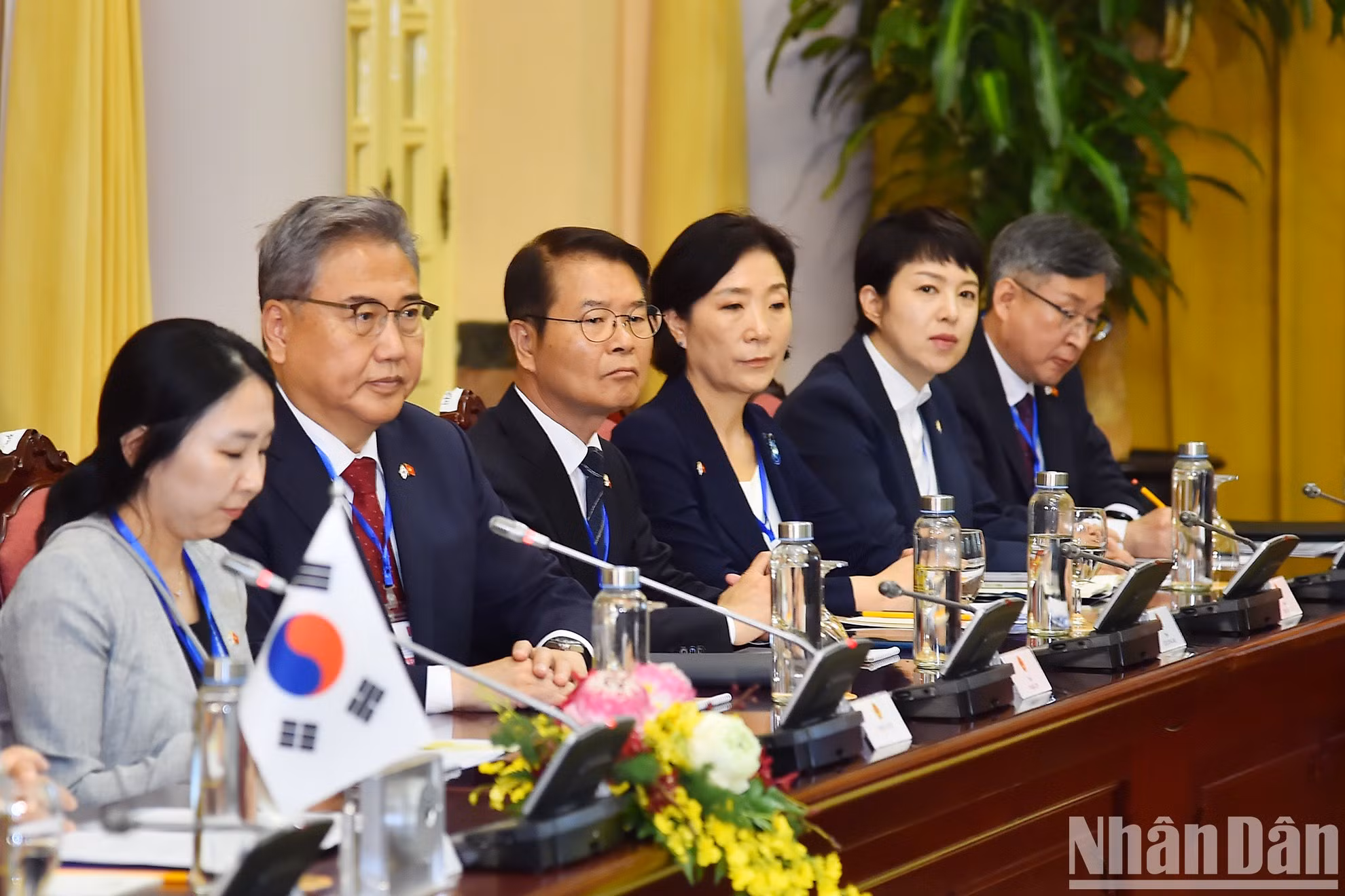 陪同尹锡悦总统出席会谈的韩国代表。 陪同尹锡悦总统出席会谈的韩国代表。