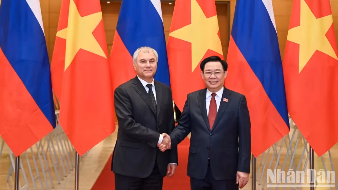 越南国会主席王廷惠与俄罗斯联邦国家杜马主席维亚切斯拉夫·维克多罗维奇·沃洛金。 越南国会主席王廷惠与俄罗斯联邦国家杜马主席维亚切斯拉夫·维克多罗维奇·沃洛金。