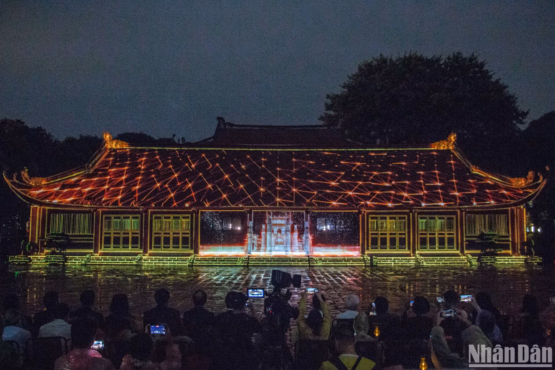 在太学区,主办方则举行题为“学道精华”的3D摄影技术展示活动,给游客带来不同感触。 在太学区,主办方则举行题为“学道精华”的3D摄影技术展示活动,给游客带来不同感触。