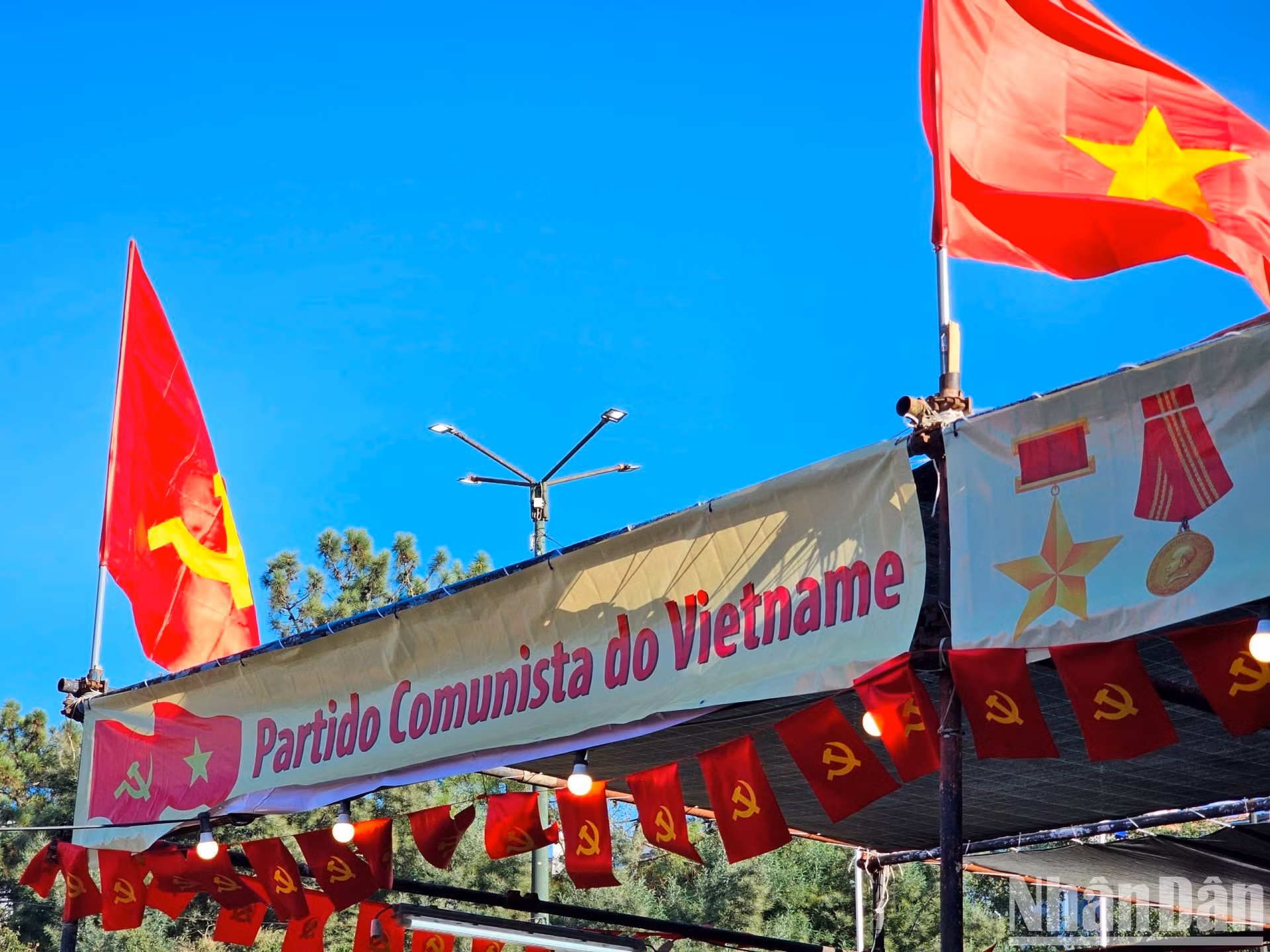 越南《人民报》社的展位。