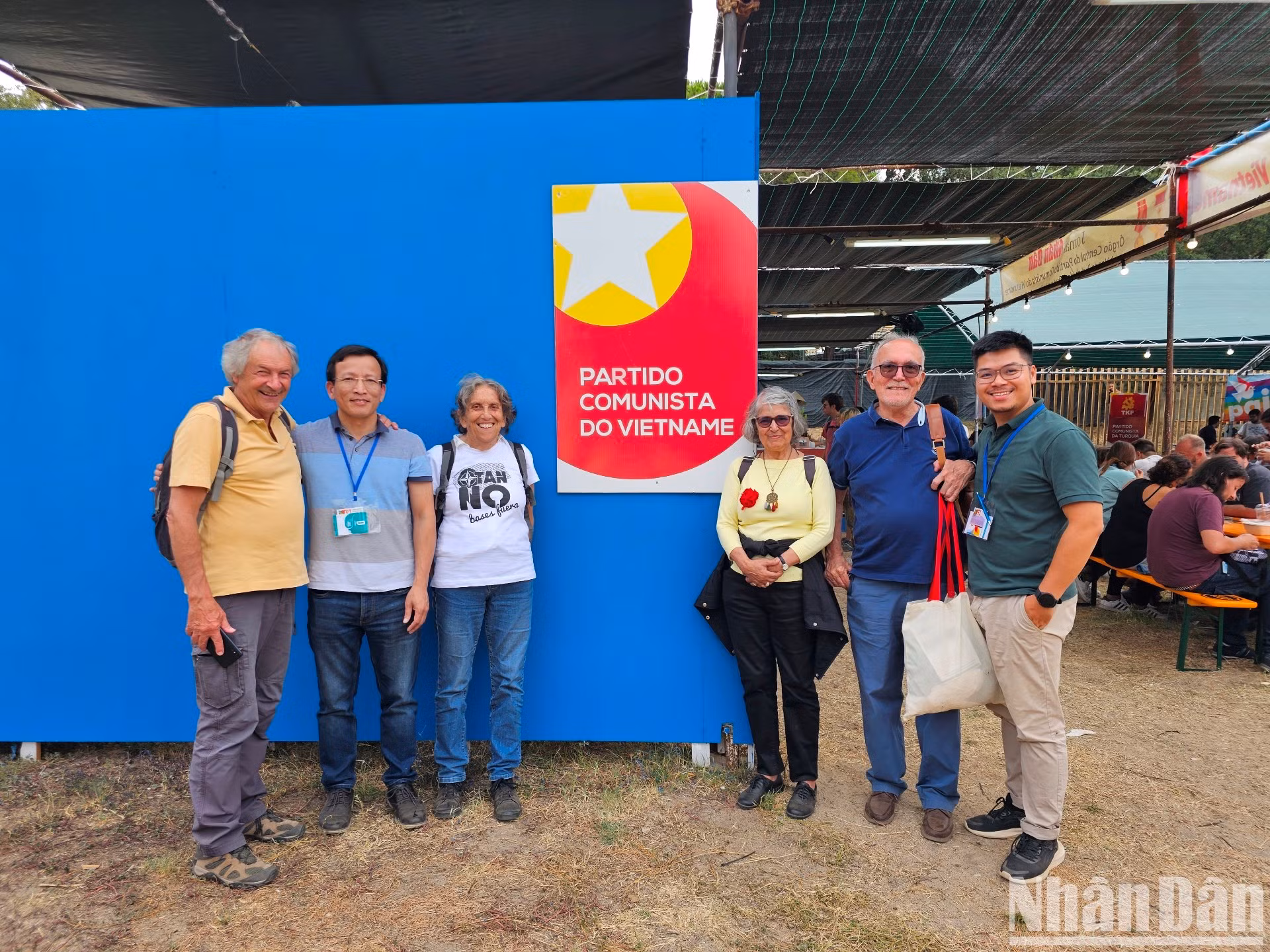 许多国际友人相信，在越南共产党的领导下，越南未来将不断发展。